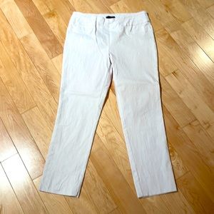 Women’s size 8 white cropped pants EUC